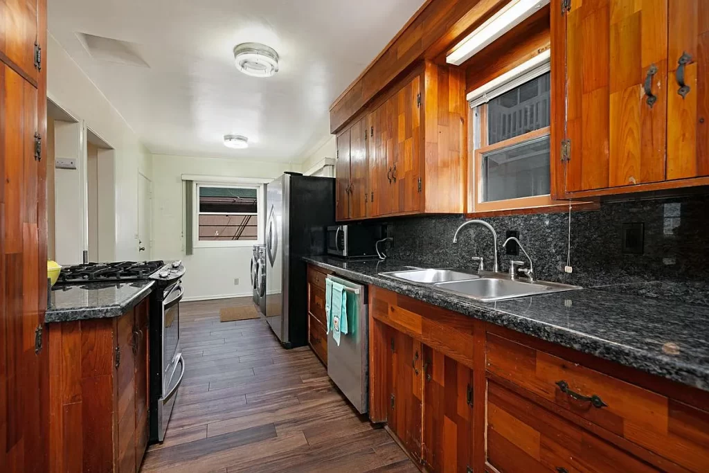 246 Elm Ave