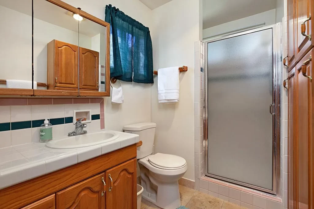 246 Elm Ave